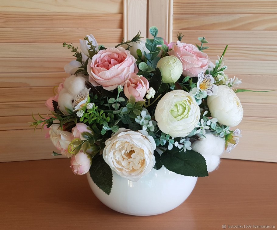 Круглые букеты из искусственных цветов