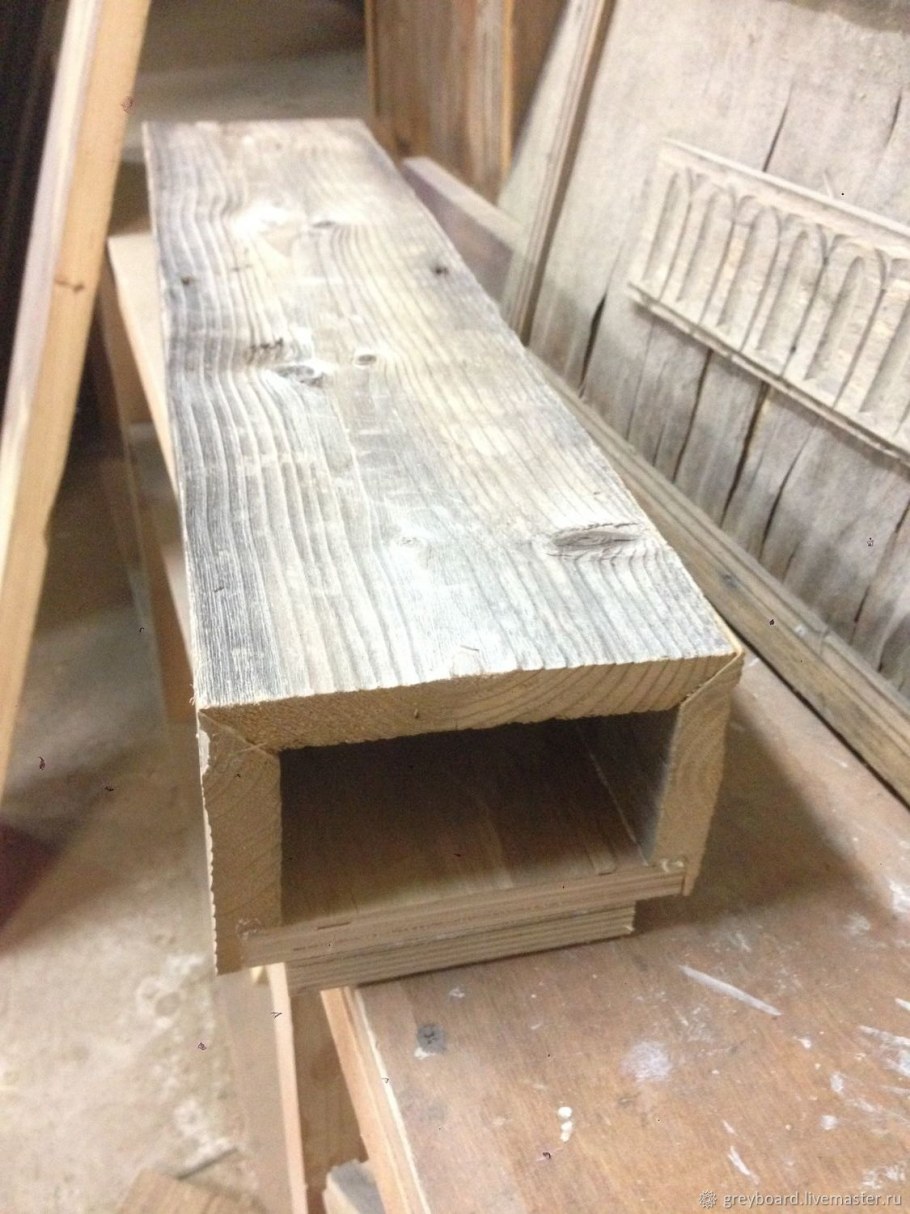 Балки под потолком