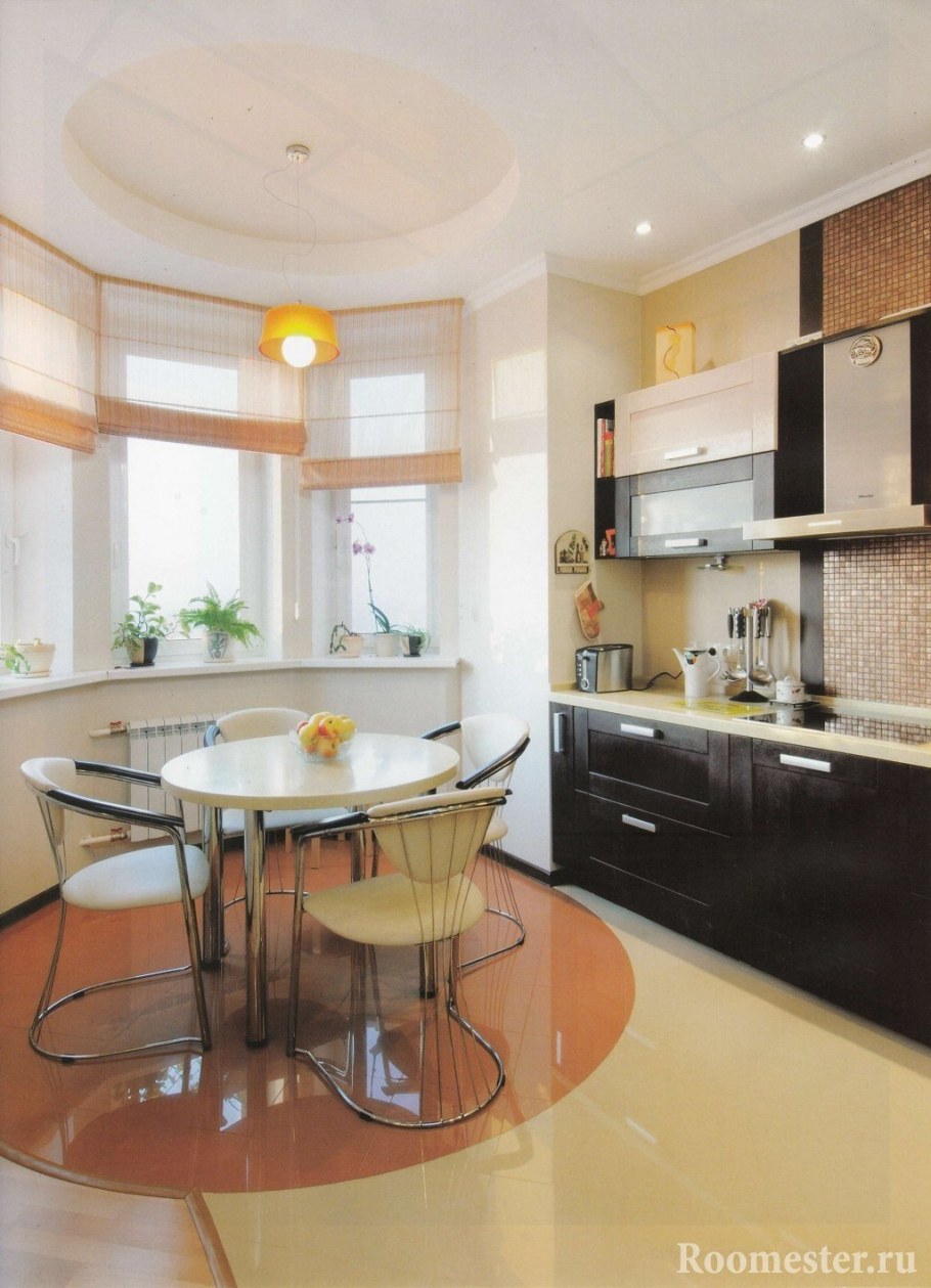 Маленькая кухня с эркером