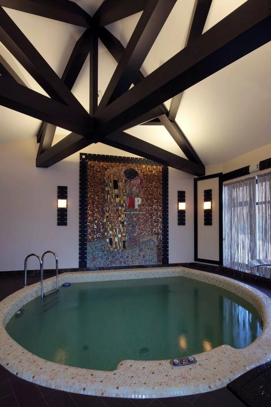 Интерьер бани с бассейном