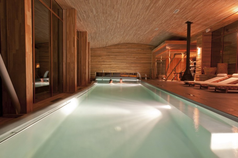 Отделка бани с бассейном