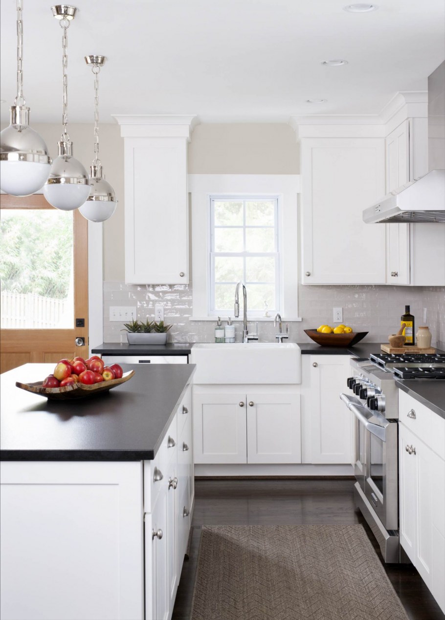 Гарнитур с черной столешницей