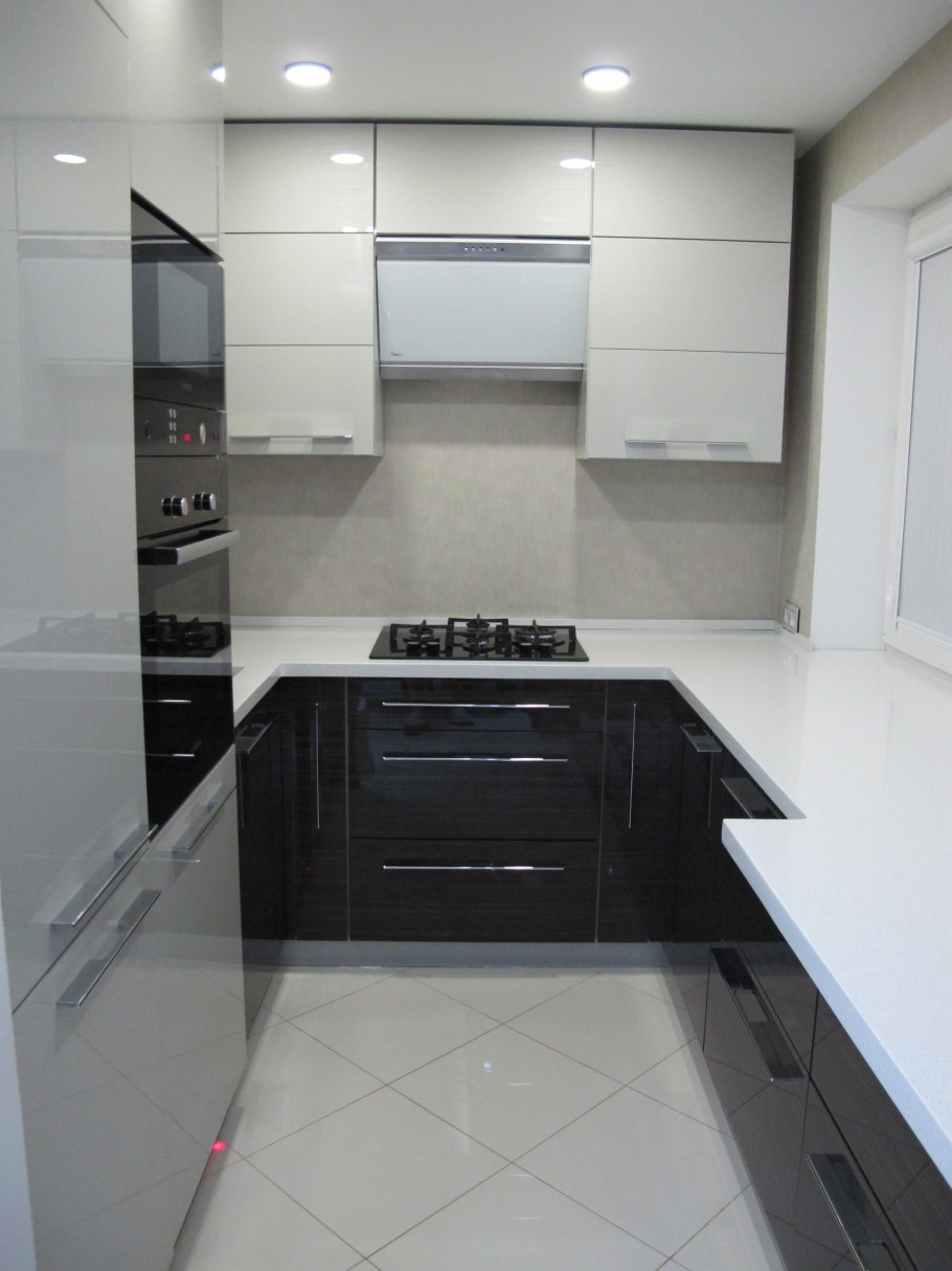 Белая кухня икеа с черной столешницей