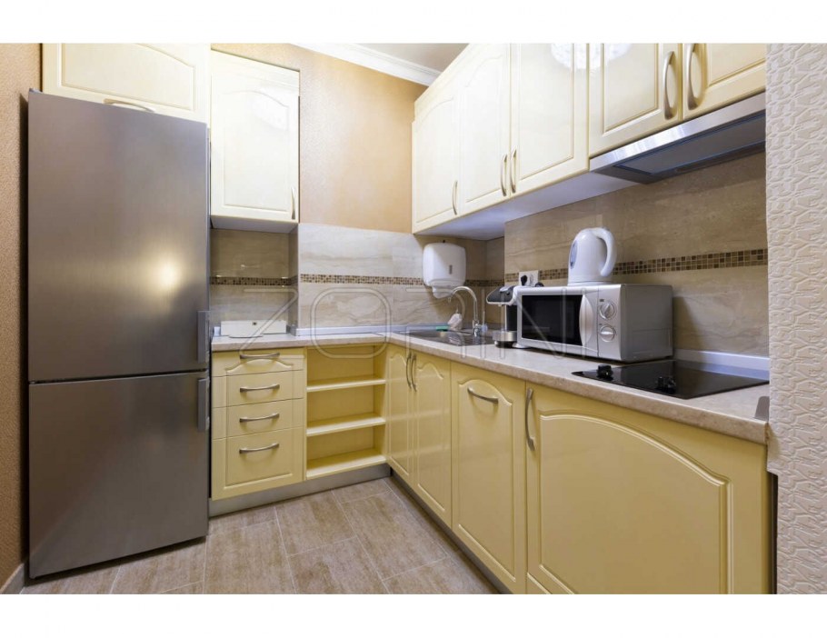 Узкая угловая кухня