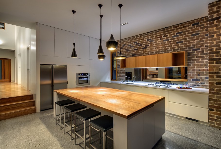 Пол в кухне столовой