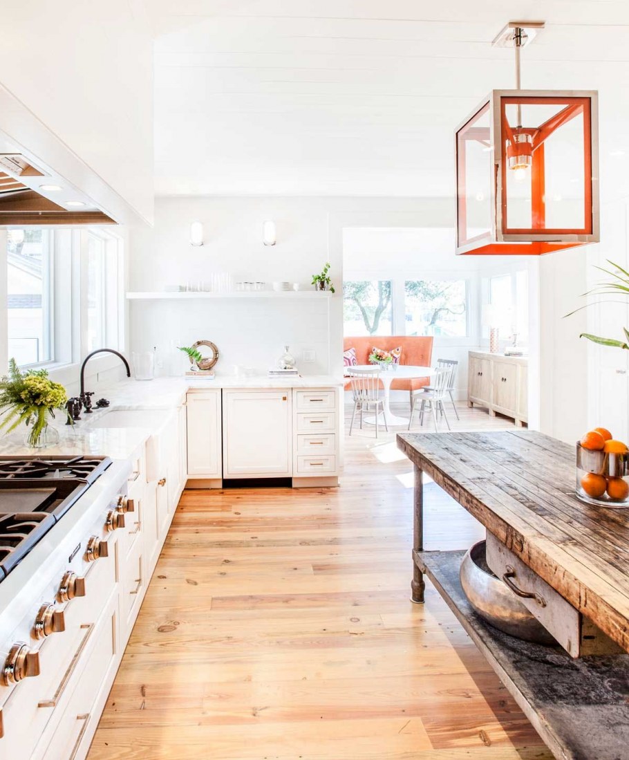 Деревянный пол на кухне