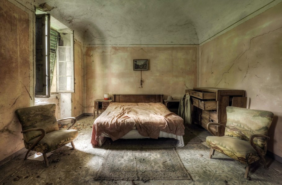 Бедный дом внутри