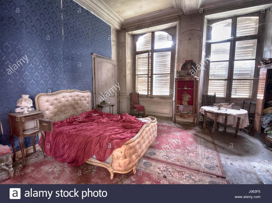 Спальня в комнате без окон