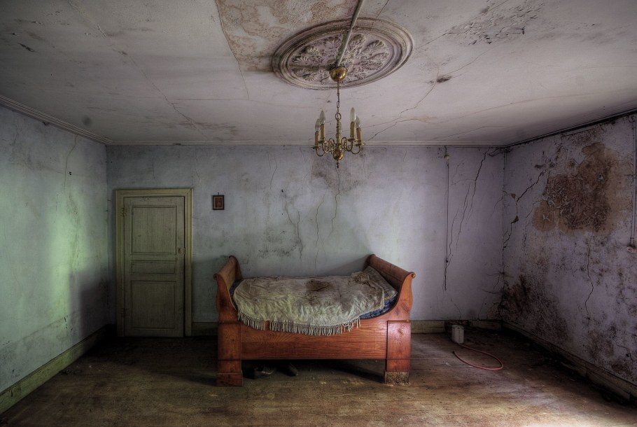 Бедная кровать