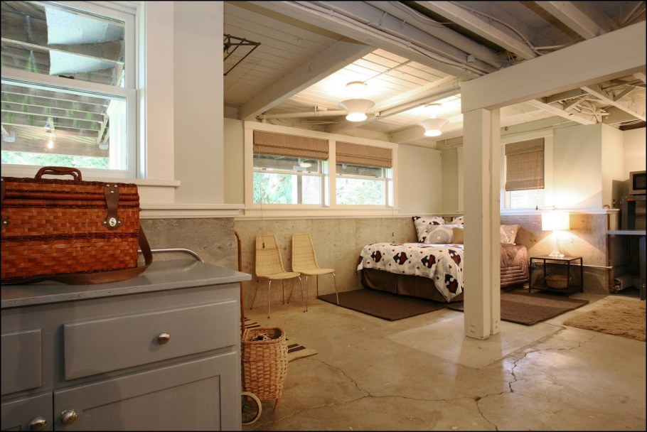 Спальня в подвале