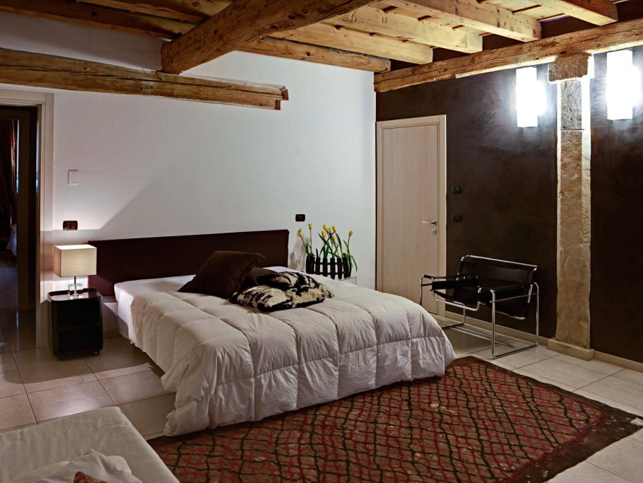 Интерьер цокольного этажа в частном доме