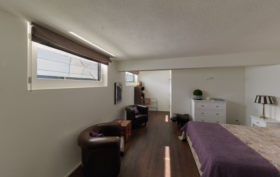 Комната отдыха для бедных в подвале