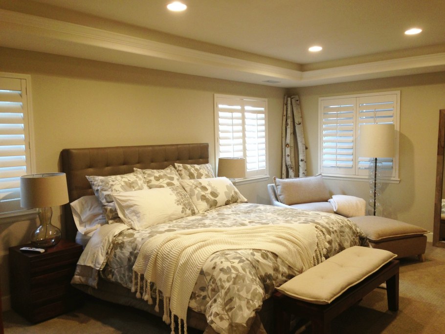 Интерьер спальни на цокольном этаже