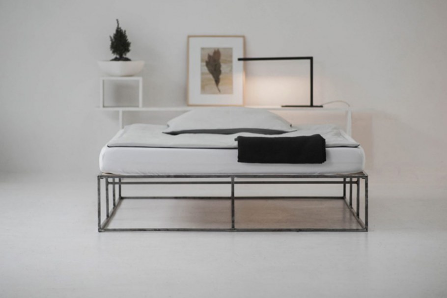 Кованая кровать в стиле Минимализм