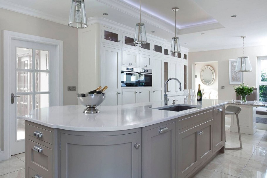 Кухонный гарнитур бежевый