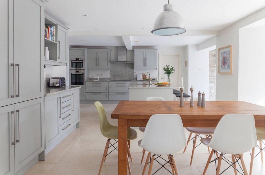 Сканди кухня серая