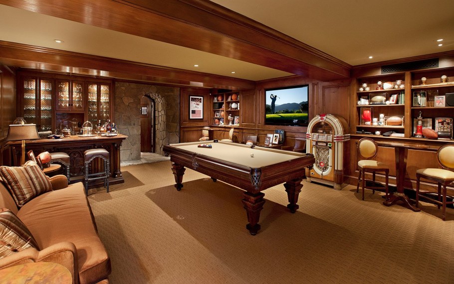 Бар в бильярдной комнате
