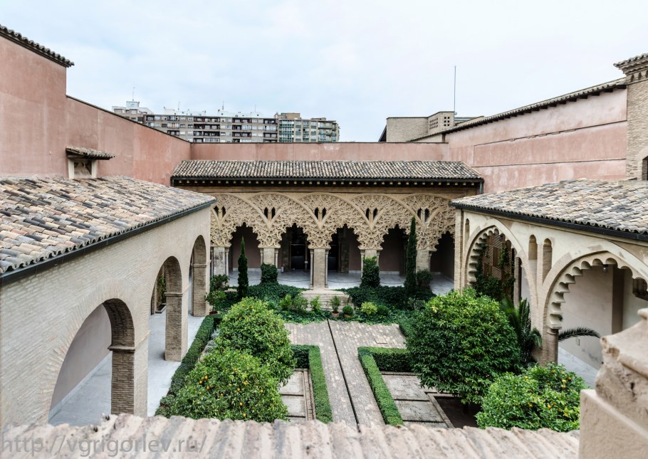 Дворец Альхаферия в Сарагосе