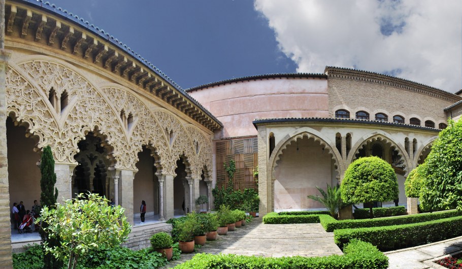 Мавританский дворец Альхаферия