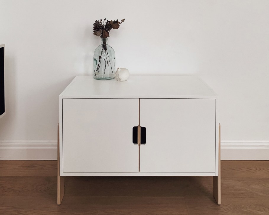 Тумба на стену