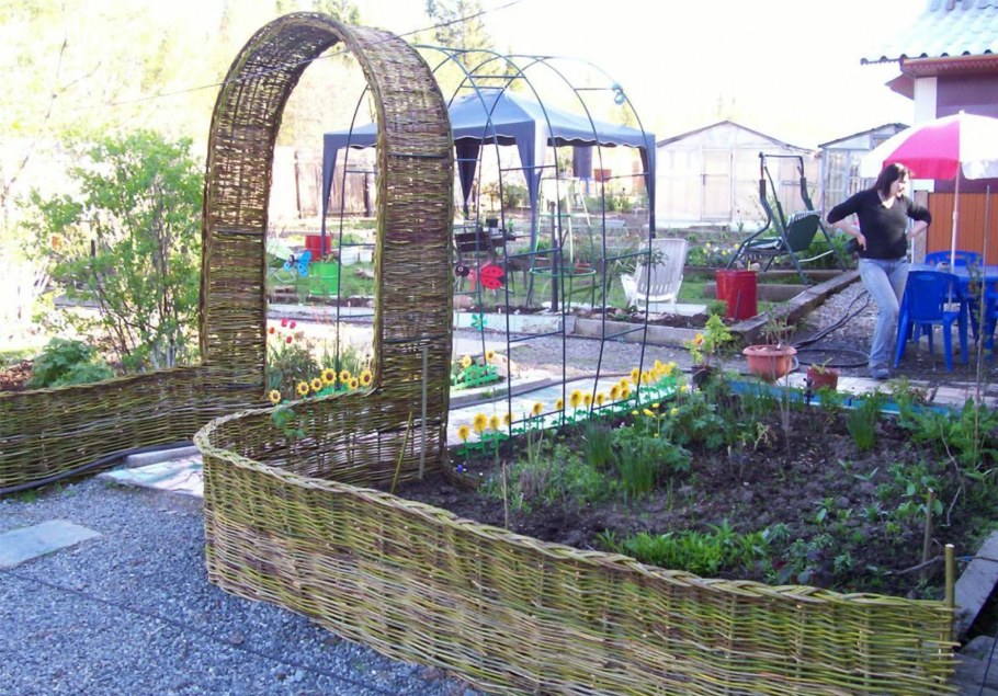 Ограждения для клумб из подручных материалов