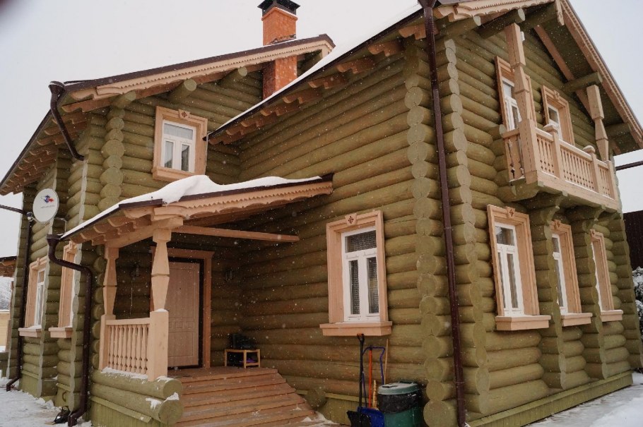 Внешняя отделка дома из бревна