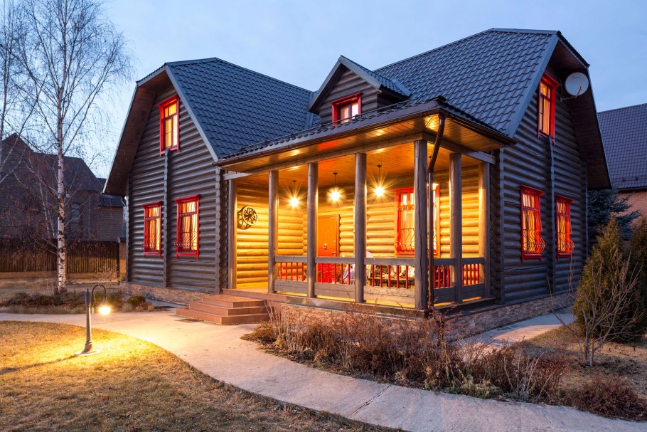 Фасад деревянного дома