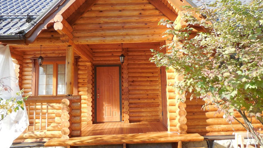 Деревянная баня снаружи