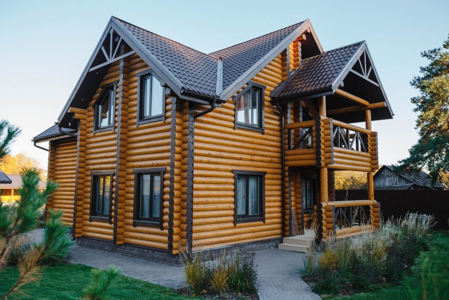 Ома из оцилиндрованного бревна