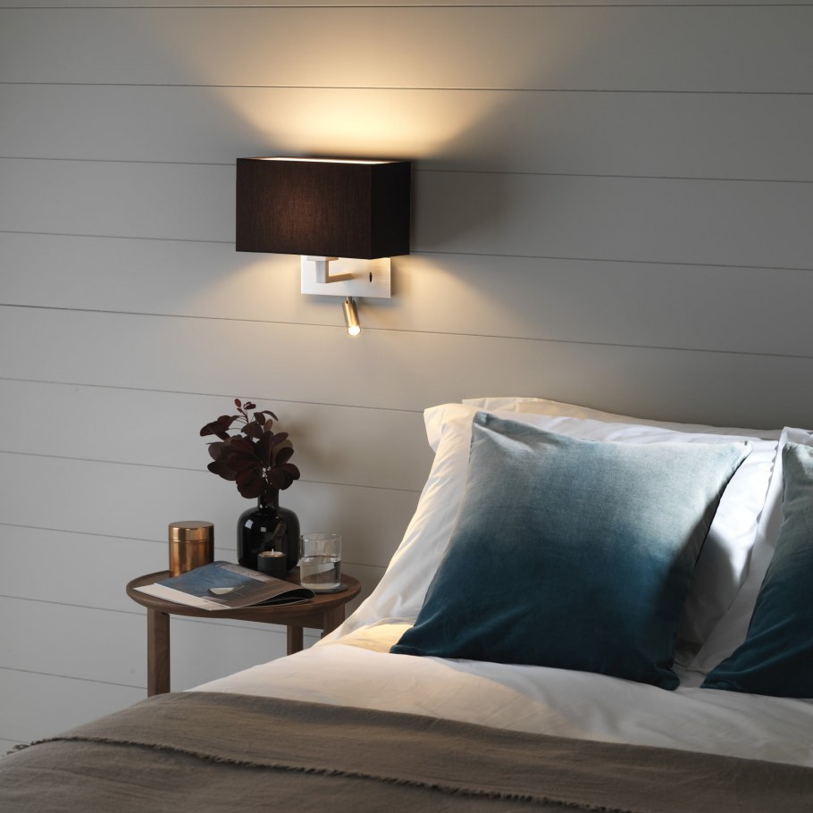 Бра с одной стороны кровати