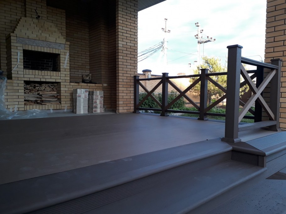 Перила на веранде в стиле ранчо