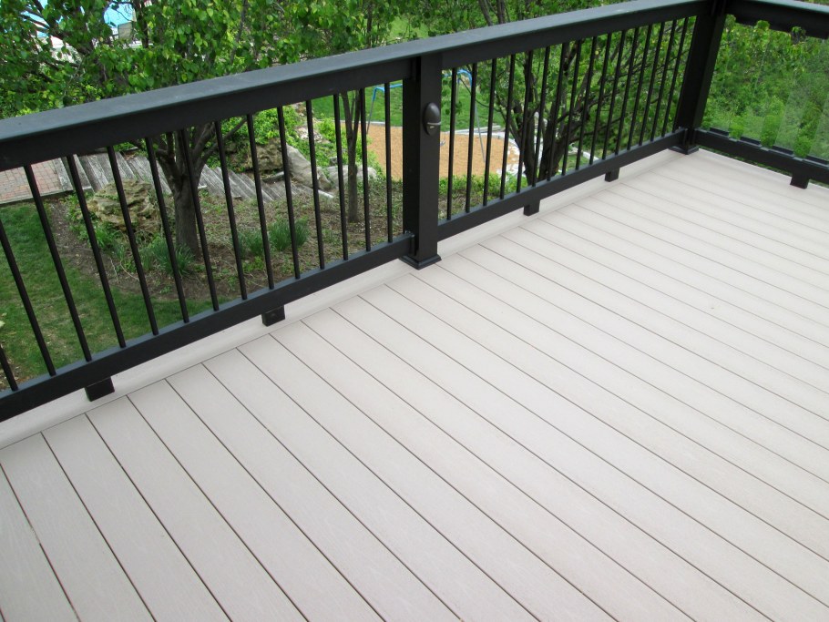 Горизонтальные перила для террасы