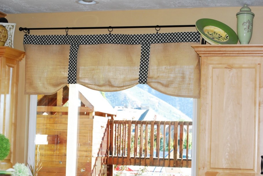 Римская штора для деревенской кухни