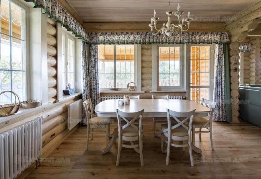 Шторы в деревянном доме