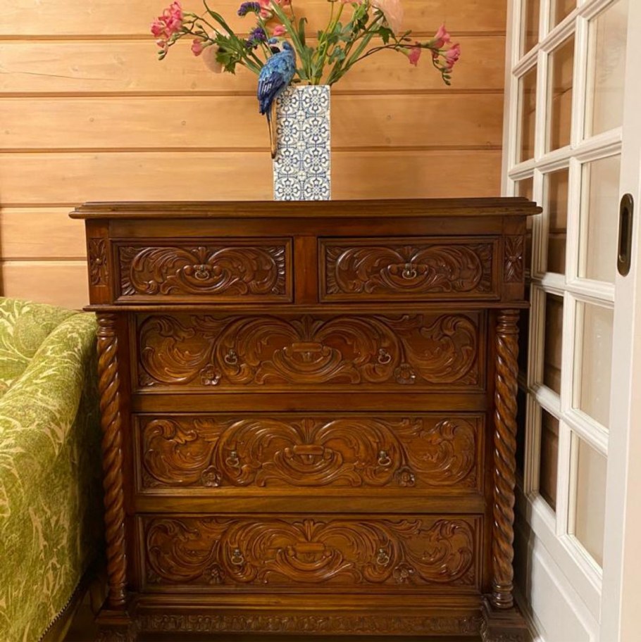 Старинный комод