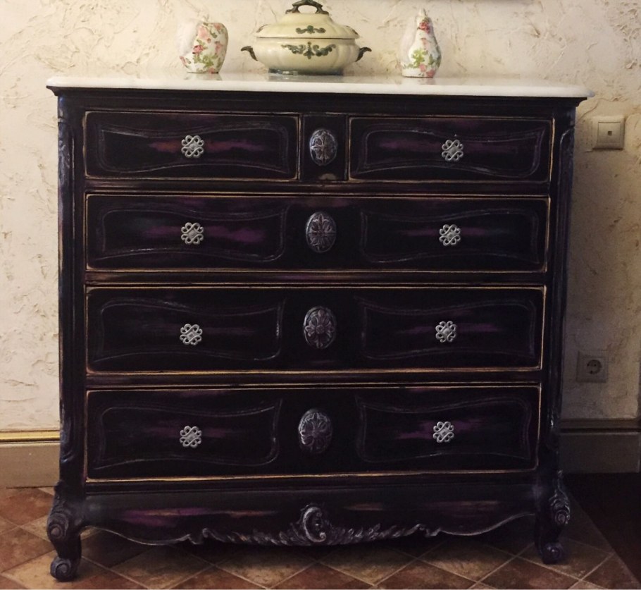 Старинный комодик