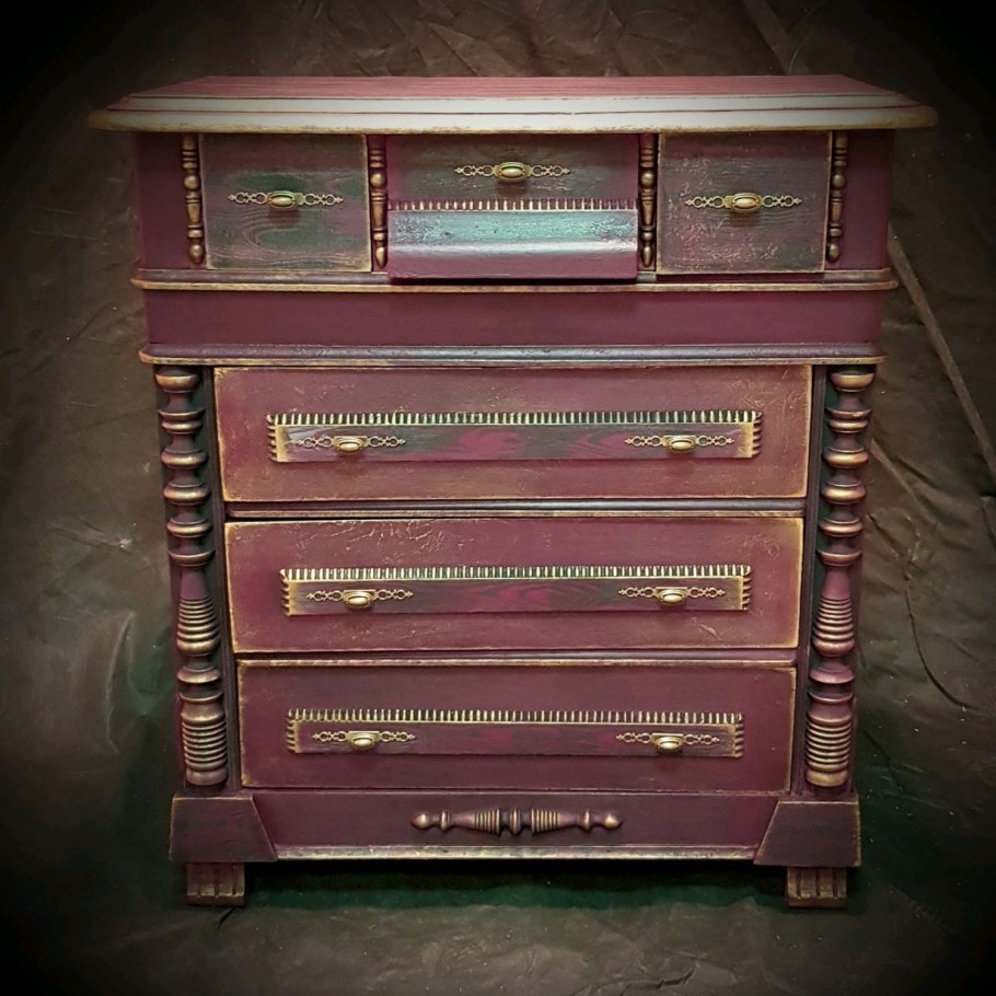 Старинный комод