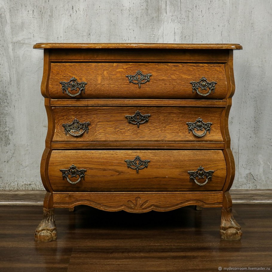 Отреставрированные старинные комоды