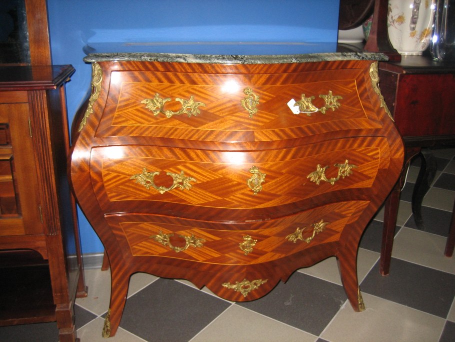 Состаренный комод