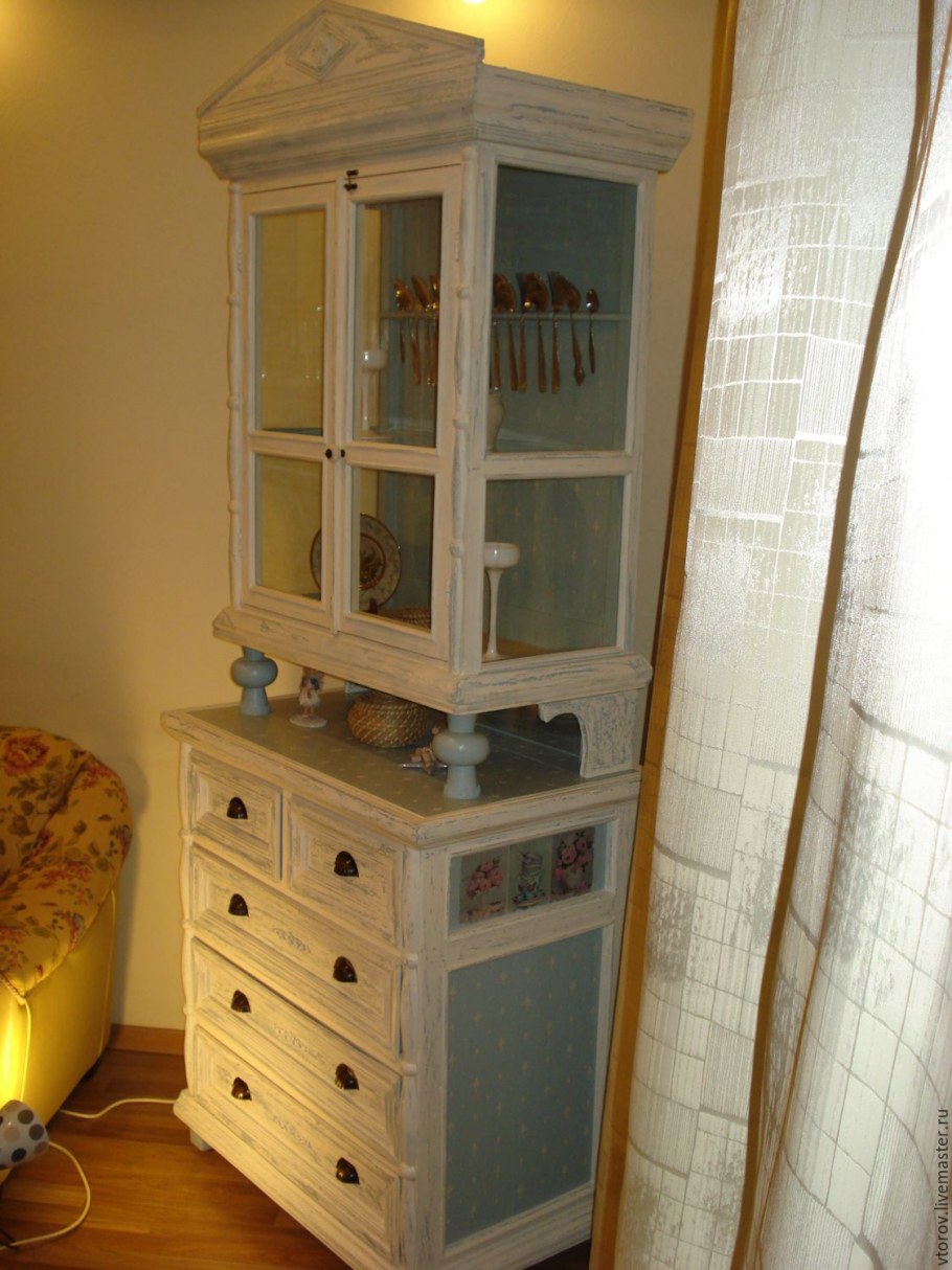 Старинный комод