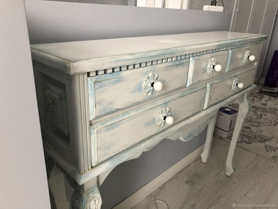 Старинный комод