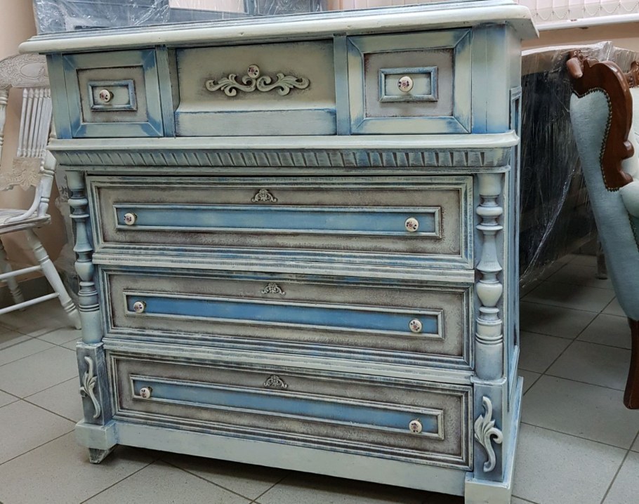 Комод из мебельного щита