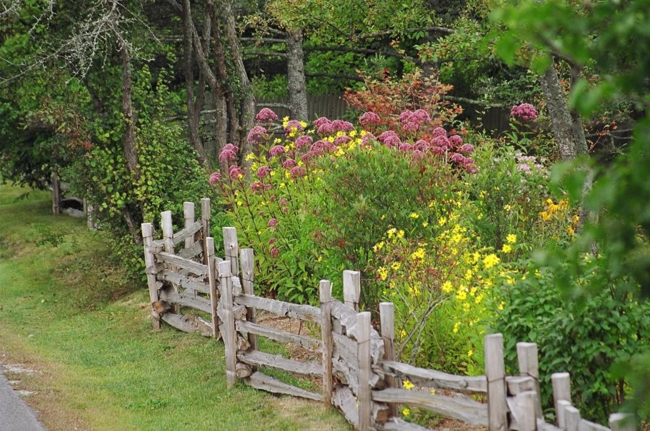 Chelsea Flower show сад в стиле Кантри