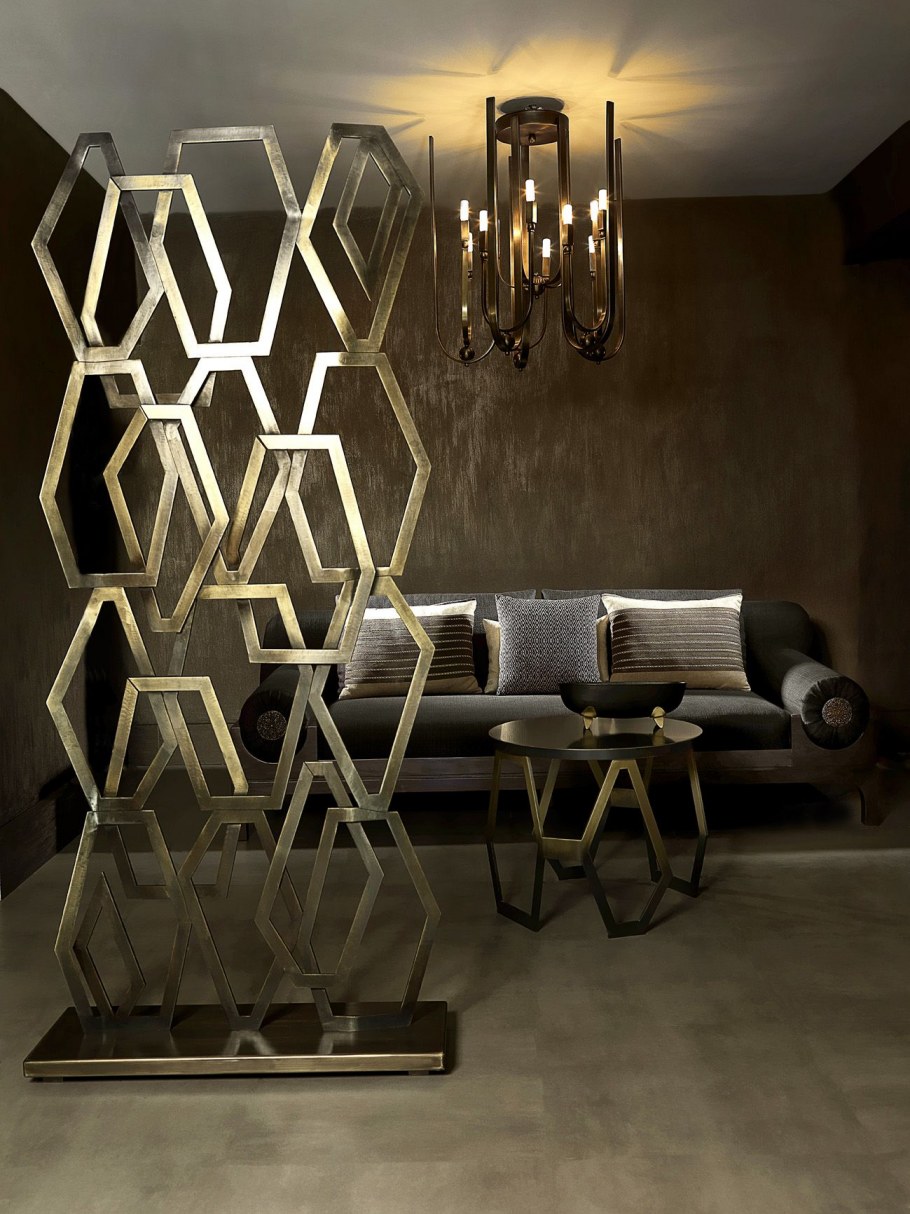 Необычная креативная перегородка из металла