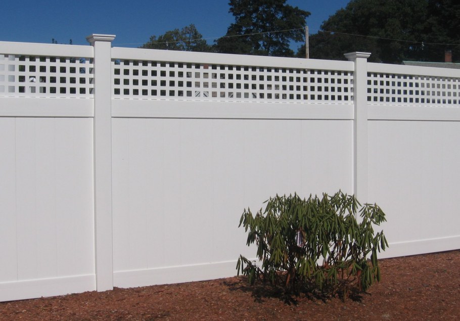 Забор в американском стиле высокий