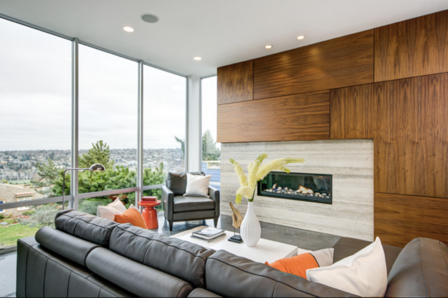 Интерьер квартиры шпонированными стенами