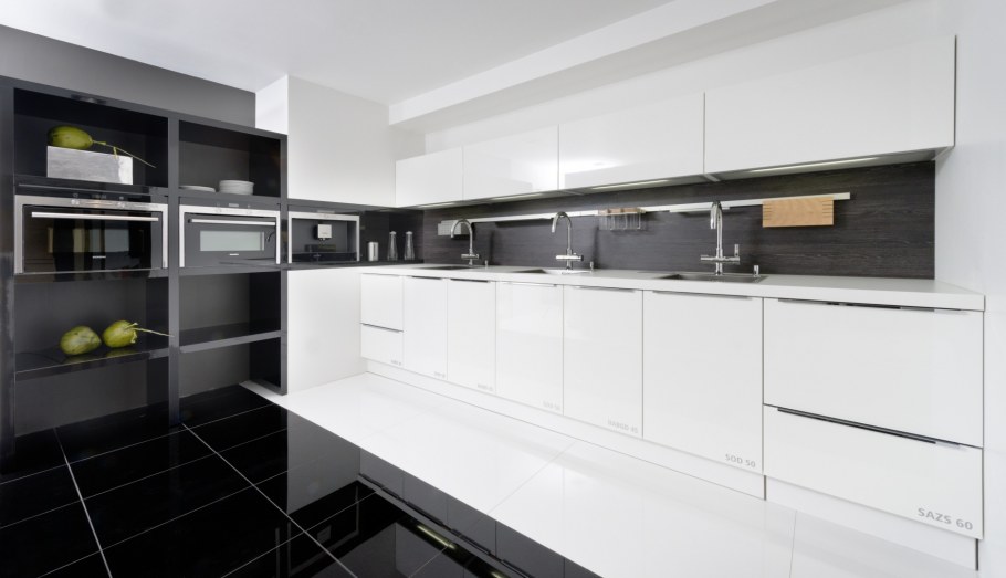 Кухня без ручек с профилем gola