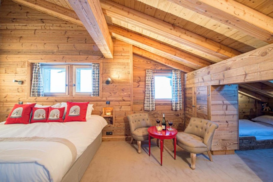 Интерьер деревянной мансарды