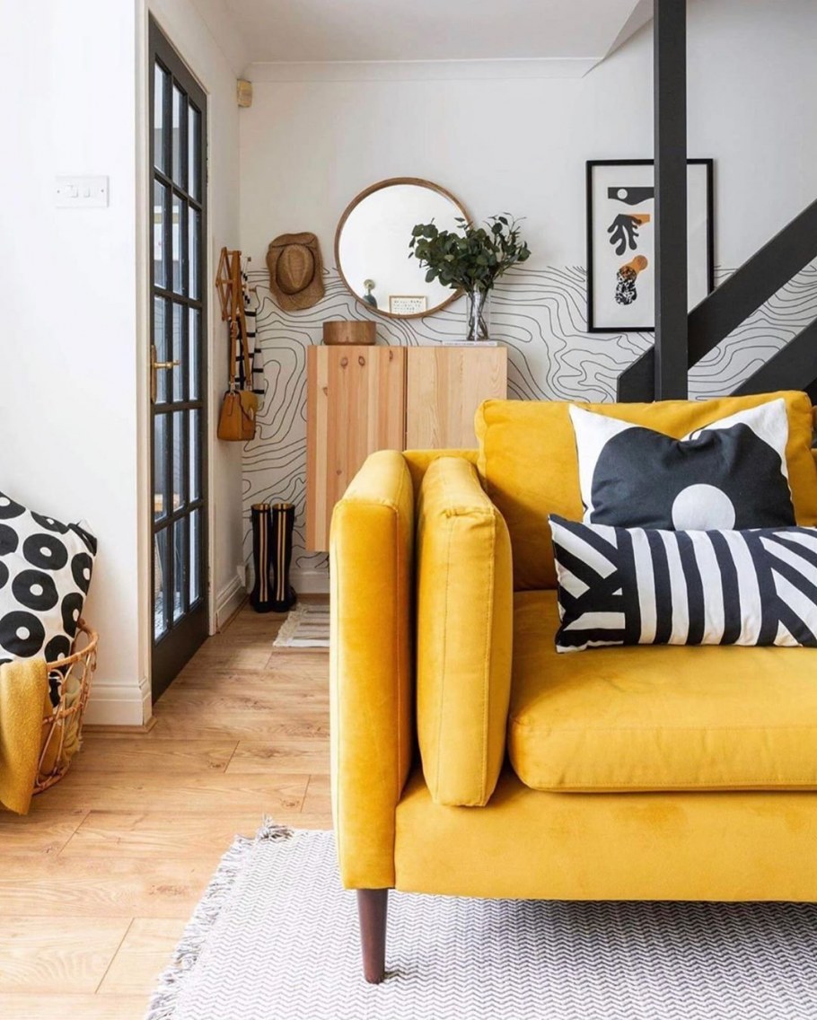 Серо желтый диван