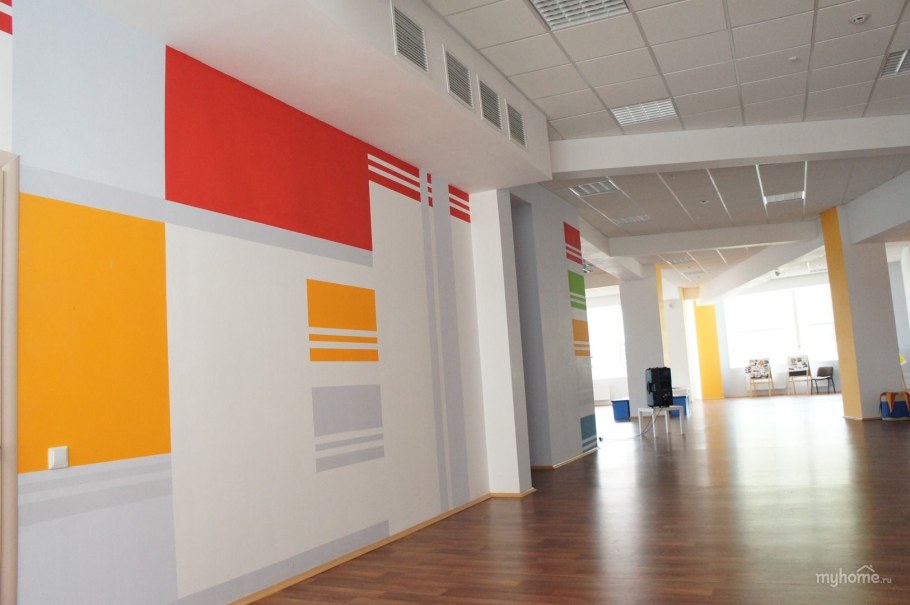 Покраска стен в школе